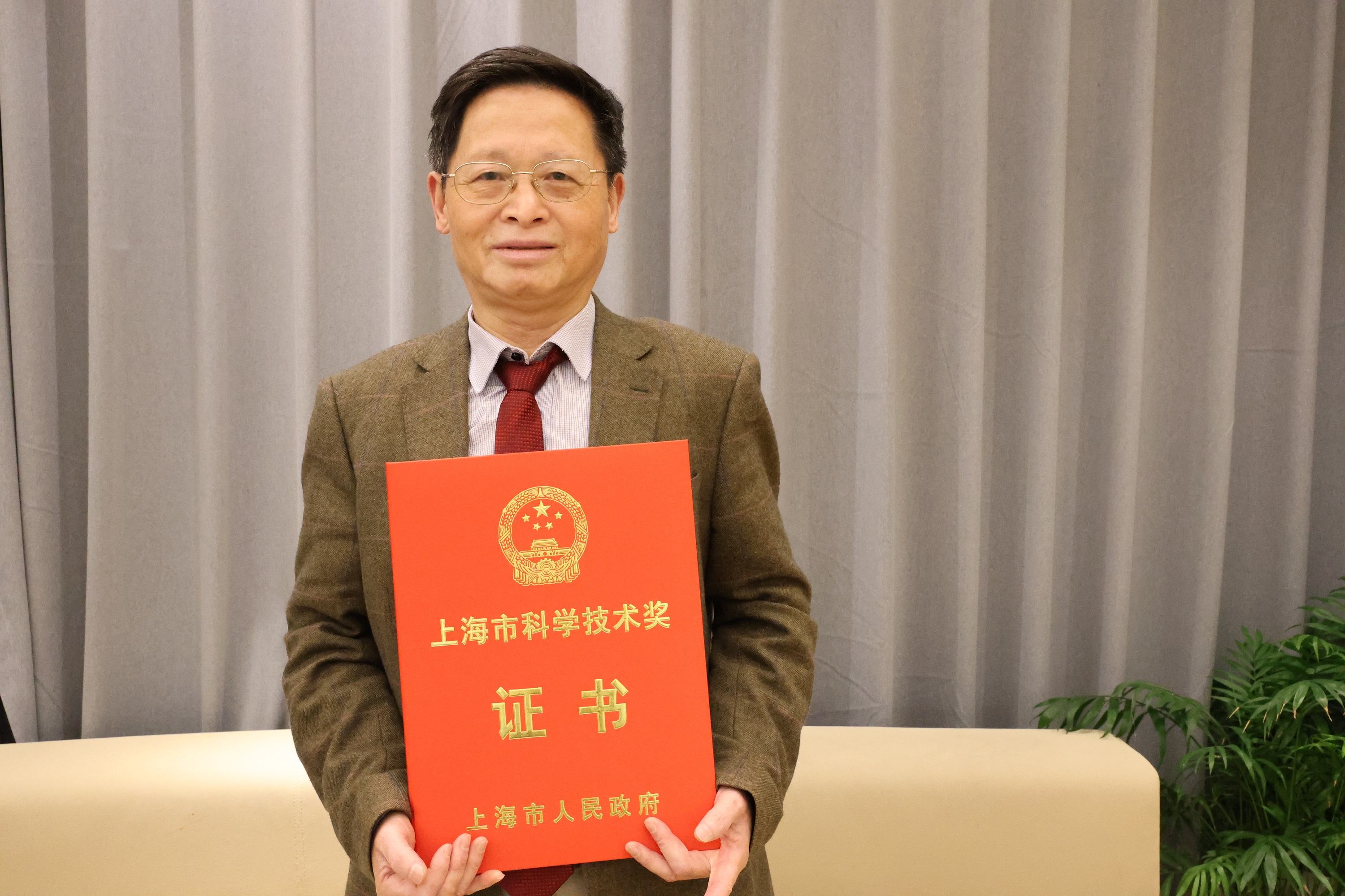 祝贺！实验室“原子系综中的非线性集体激发及其物理特性研究”项目荣获2023年度上海市自然科学二等奖